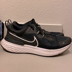 Mens NIKE REACT MILER 10.5!